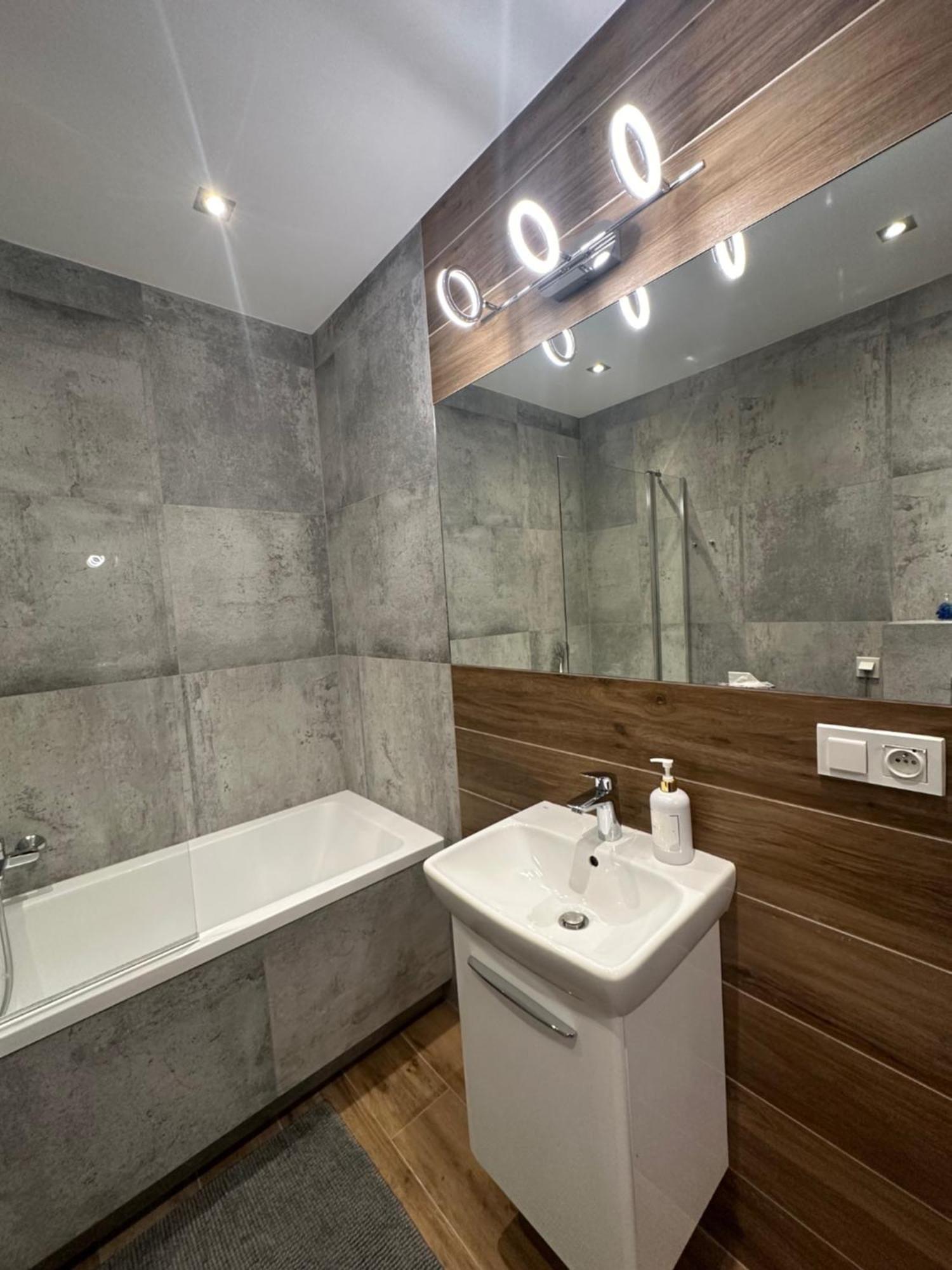 Modern Apartment Near To The Chopin'S Airport Cybernetyki 2A Warszawa Eksteriør billede